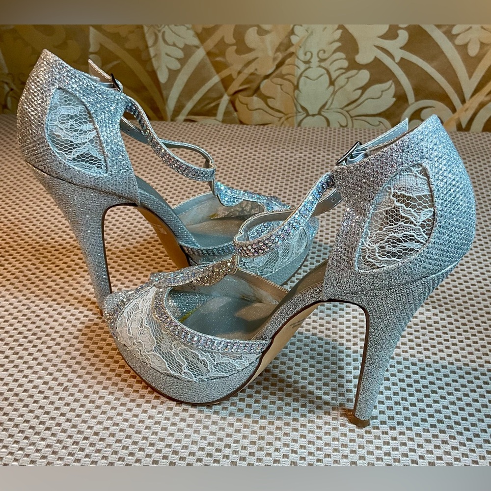 DREAM PAIRS Women's Shimmering Silver Heels